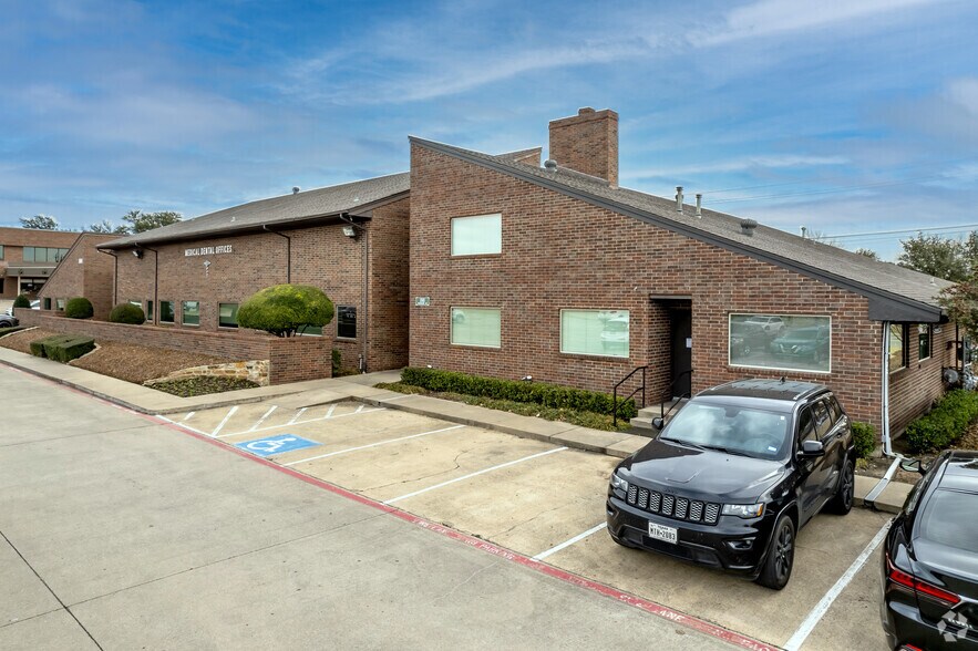 1001 E Buckingham Rd, Richardson, TX à louer - Photo du bâtiment - Image 2 de 5
