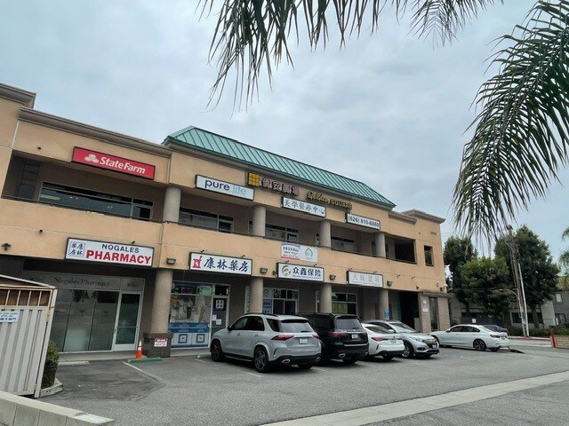 18702 Colima Rd, Rowland Heights, CA à louer - Photo du bâtiment - Image 2 de 4