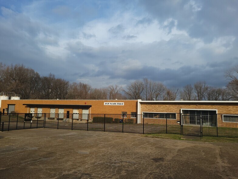 2070 S 3rd St, Memphis, TN for lease - Building Photo - Image 2 of 9