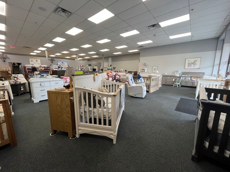 1350 Greenwich Ave, Warwick, RI for lease - Building Photo - Image 3 of 13