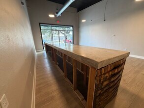 4315 W FM 2147, Cottonwood Shores, TX à louer Photo intérieure- Image 2 de 4