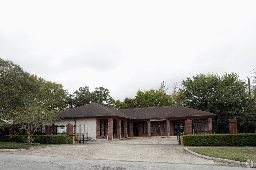 6532 Canal St, Houston, TX for lease - Primary Photo - Image 1 of 6