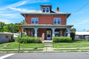 32 N Main St, Topton PA - Dépanneur