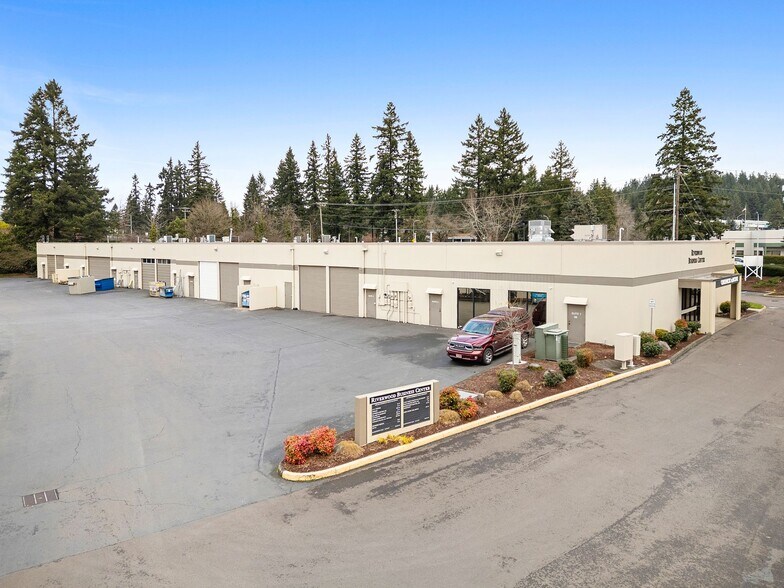 9325-9425 SW Commerce Cir, Wilsonville, OR à louer - Photo du bâtiment - Image 2 de 11