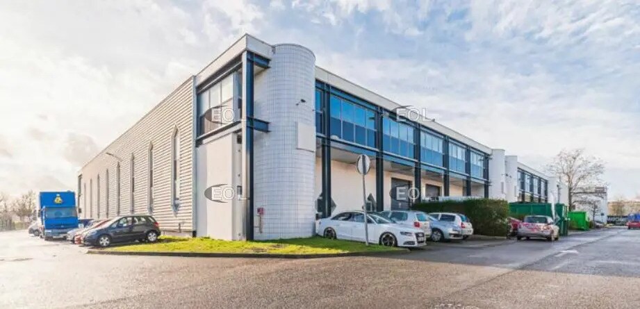 Industriel dans Élancourt à louer - Photo du bâtiment - Image 2 de 7