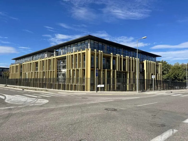 Office in Aix-en-Provence for lease - Building Photo - Image 2 of 4