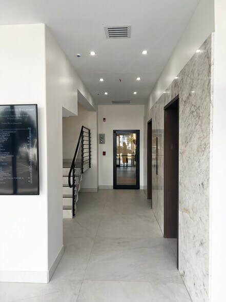 2929 E Commercial Blvd, Fort Lauderdale, FL à louer - Photo intérieure - Image 2 de 18