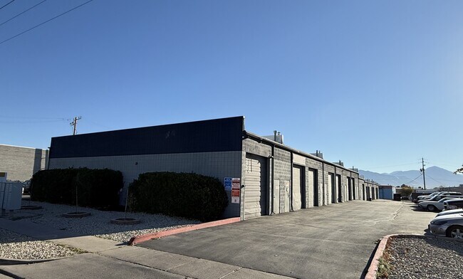 Plus de détails pour 2419 S 2700 W, West Valley City, UT - Commerce de détail, Industriel à louer