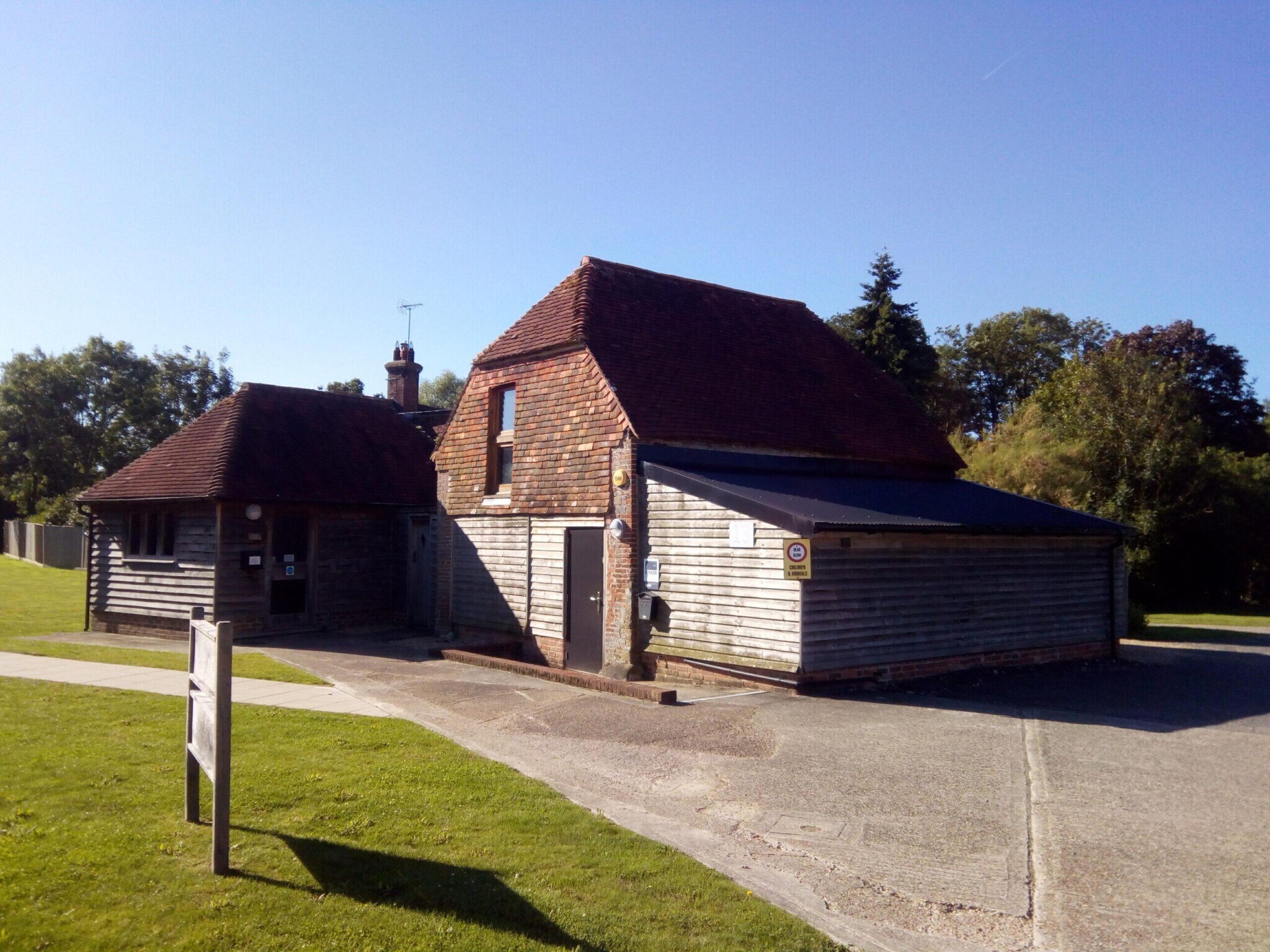 Worthing Rd, West Grinstead for lease Building Photo- Image 1 of 4