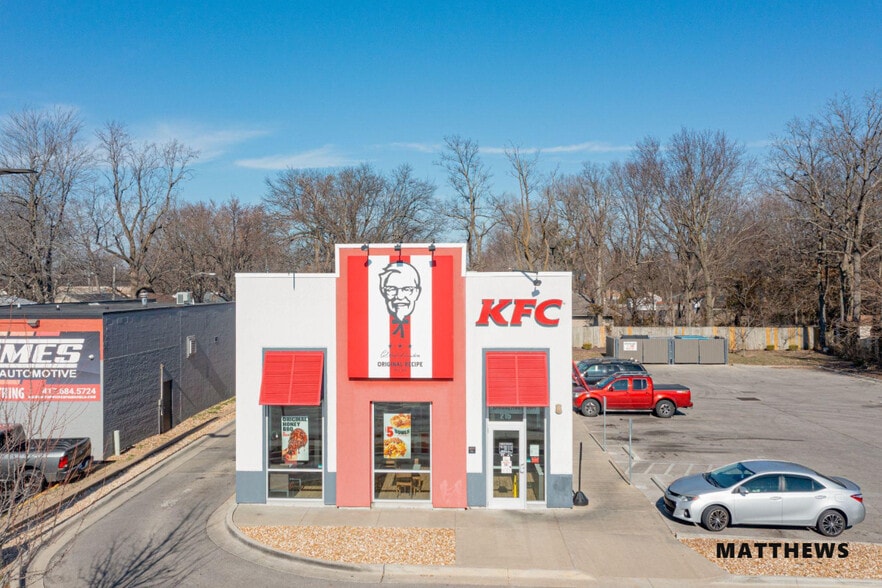 215 E Sunshine St, Springfield, MO for sale - Building Photo - Image 2 of 4