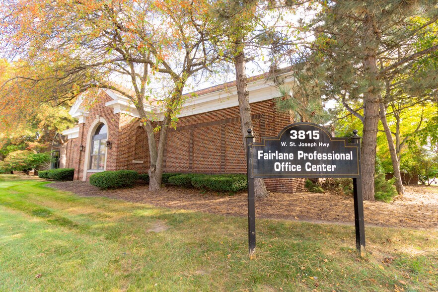 3815 W Saint Joseph St, Lansing, MI à louer - Photo du bâtiment - Image 2 de 8