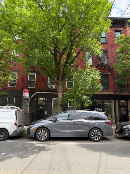 315 Van Brunt St, Brooklyn, NY à vendre - Photo du bâtiment - Image 1 de 13