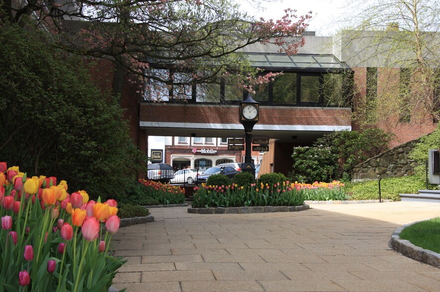 1 Pickwick Plaza, Greenwich, CT à louer - Photo du bâtiment - Image 2 de 3