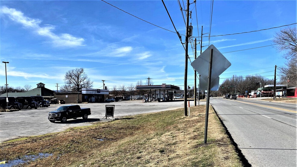 1632 S School Ave, Fayetteville, AR for sale - Building Photo - Image 2 of 7