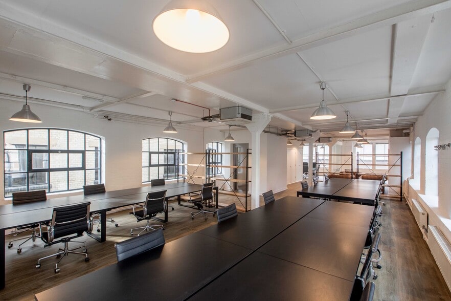 19-20 Great Sutton St, London for lease - Interior Photo - Image 2 of 8