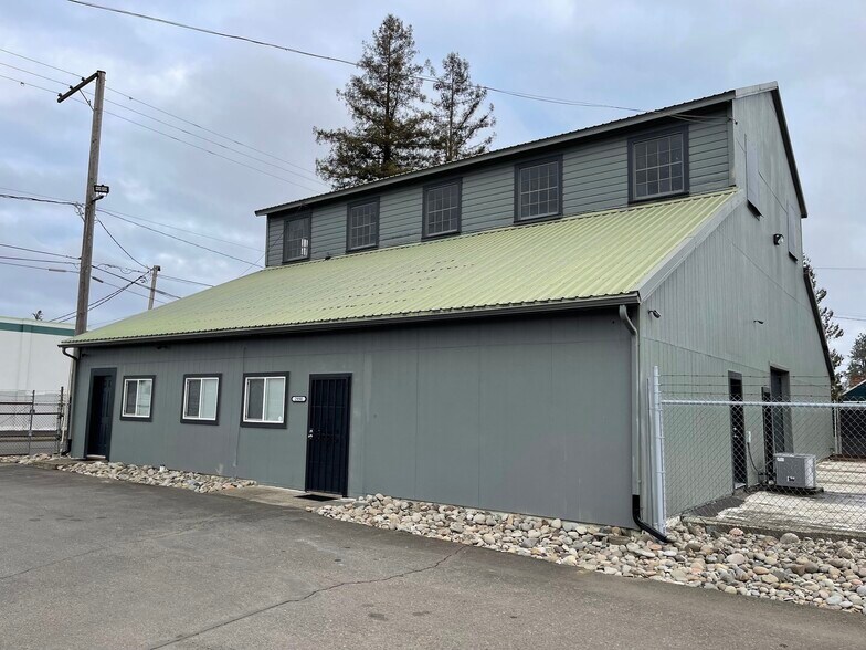 2990 Portland Rd NE, Salem, OR à louer - Photo du bâtiment - Image 3 de 4