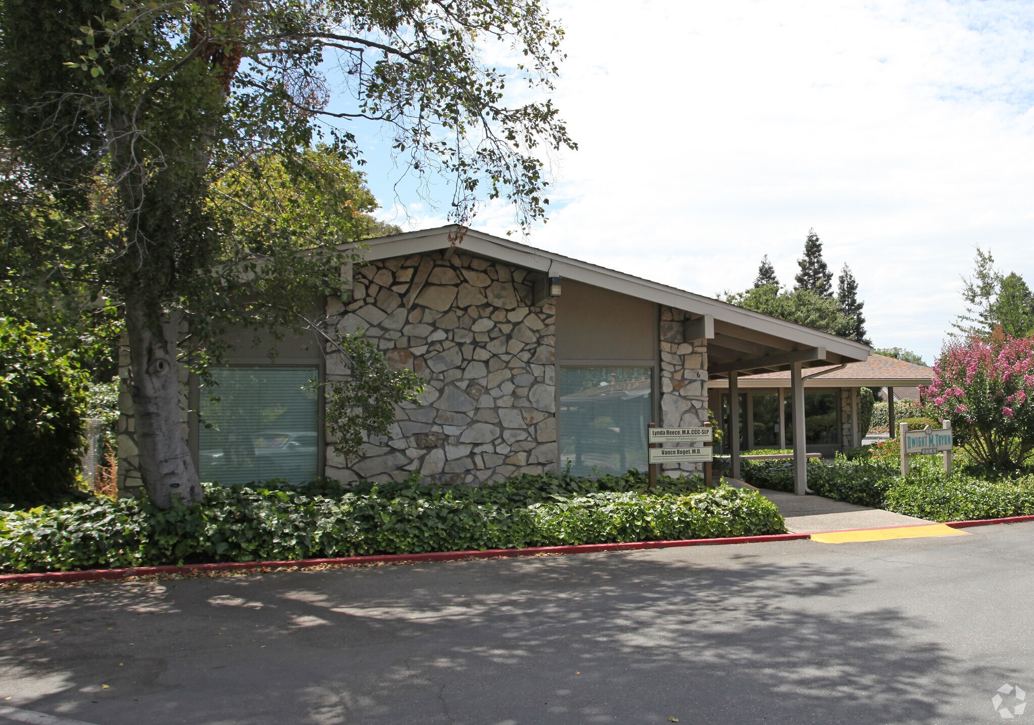 803 Coffee Rd, Modesto, CA à louer Photo principale- Image 1 de 7