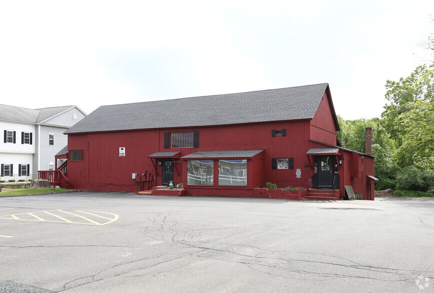 352 Main St, Durham, CT à louer - Photo du bâtiment - Image 2 de 3