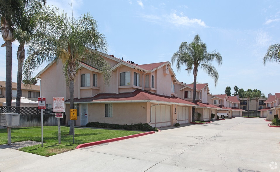 445-523 Hart Dr, El Cajon, CA for sale - Primary Photo - Image 1 of 8