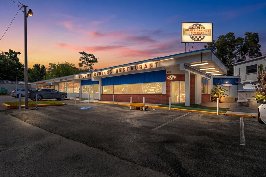 5300 E Silver Springs Blvd, Silver Springs, FL for lease - Building Photo - Image 2 of 3
