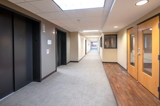 4269 Pearl Rd, Cleveland, OH à louer Photo intérieure- Image 1 de 12