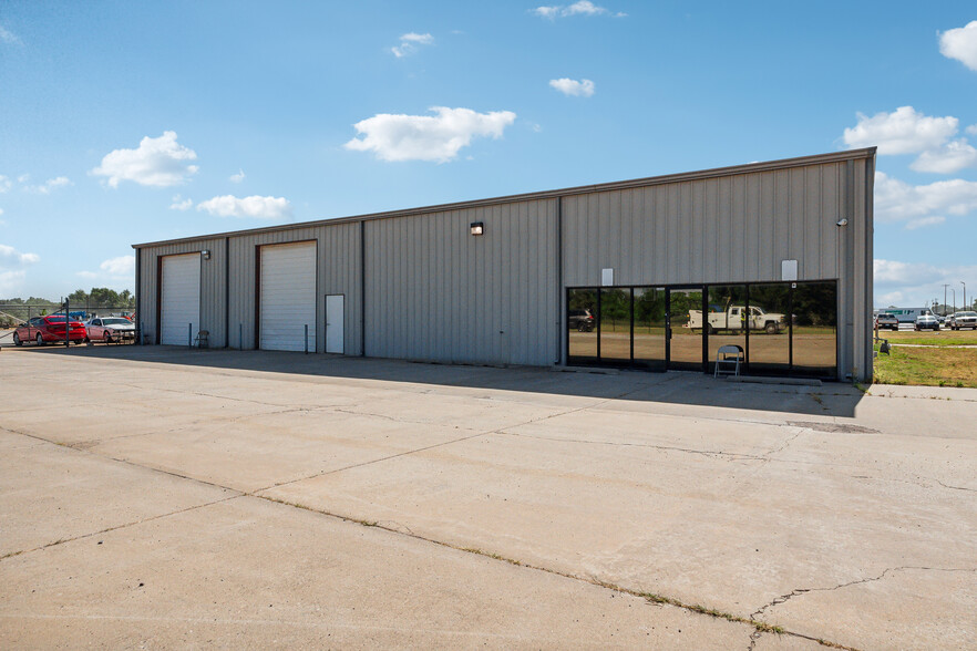 8405 SW 15th St, Oklahoma City, OK for sale - Building Photo - Image 1 of 10