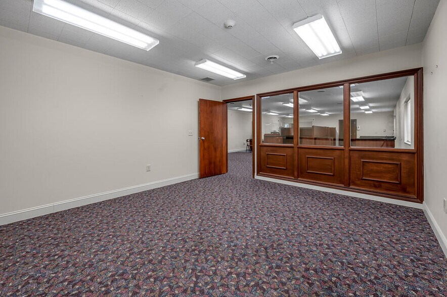 250 Crossfield Dr, Versailles, KY à vendre - Photo du bâtiment - Image 3 de 47