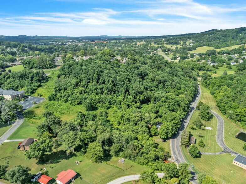 1770 Walters Dr, Morristown, TN à vendre - Photo du bâtiment - Image 2 de 8