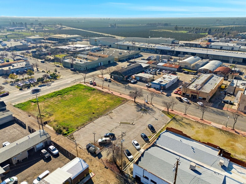 190 S Elmwood Ave, Lindsay, CA à vendre - Photo du bâtiment - Image 2 de 12