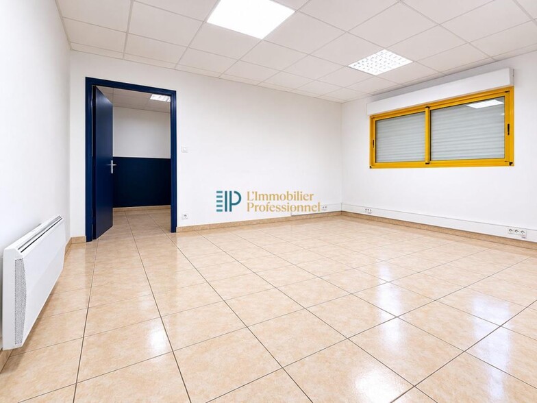 Industrial in Lorient for lease - Interior Photo - Image 2 of 4