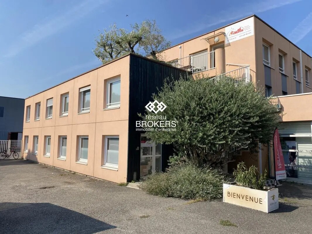 Office in Seyssinet-Pariset for lease Building Photo- Image 1 of 2