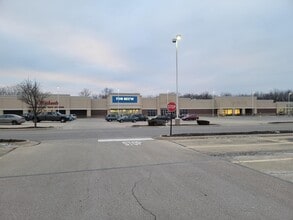 2453-2587 Sycamore Rd, Dekalb, IL à louer Photo du bâtiment- Image 1 de 3