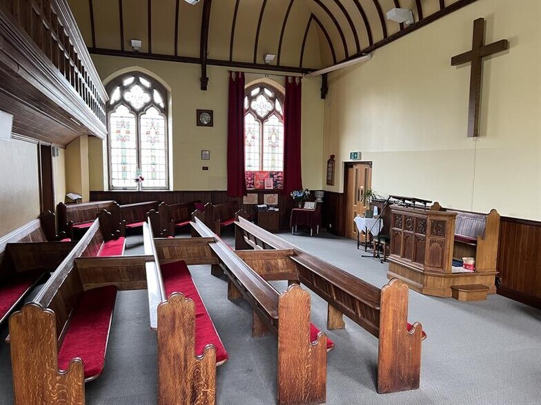 Hill Rd, Huddersfield for sale - Interior Photo - Image 3 of 8