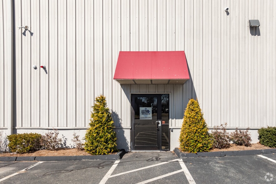 220 Canton St, Stoughton, MA for lease - Building Photo - Image 2 of 5