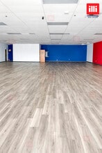 19317-19415 Soledad Canyon Rd, Santa Clarita, CA à louer Photo intérieure- Image 1 de 4