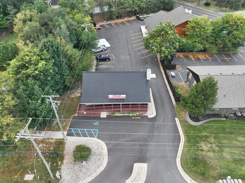 2426 E Grand River Ave, Howell, MI for lease - Building Photo - Image 2 of 27