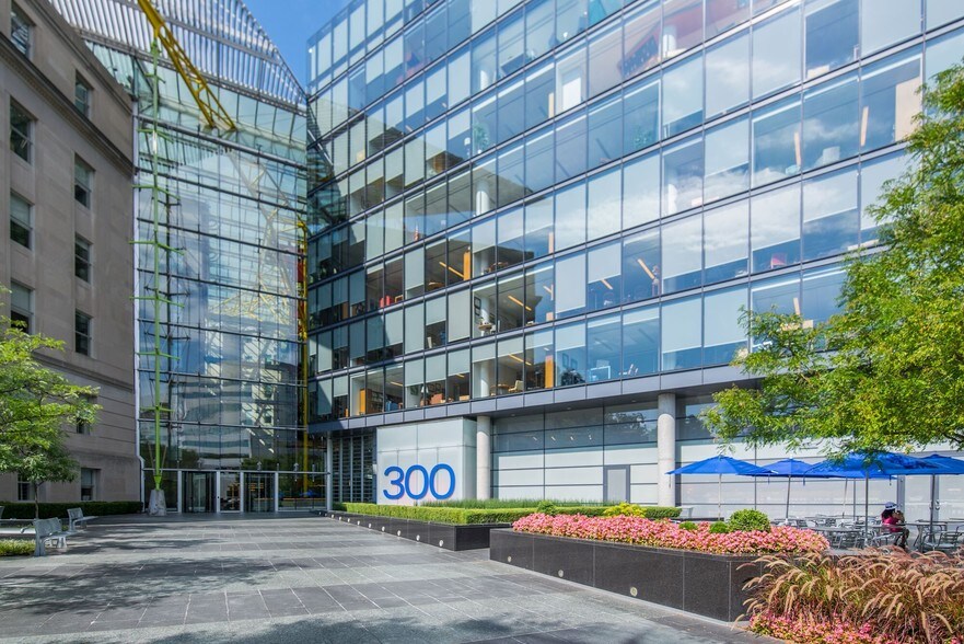300 New Jersey Ave NW, Washington, DC à louer - Photo du bâtiment - Image 2 de 16