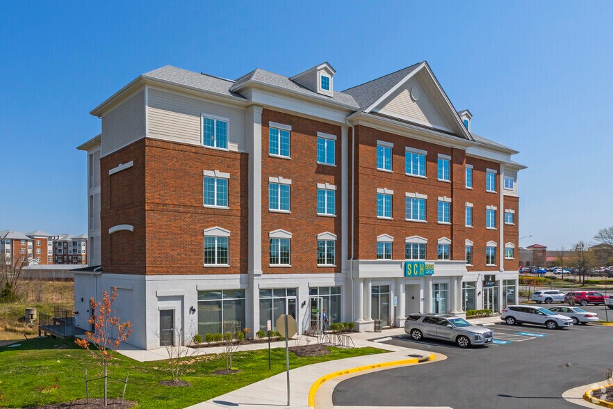 2200 Carl D Silver Pkwy, Fredericksburg, VA à louer - Photo du bâtiment - Image 2 de 32