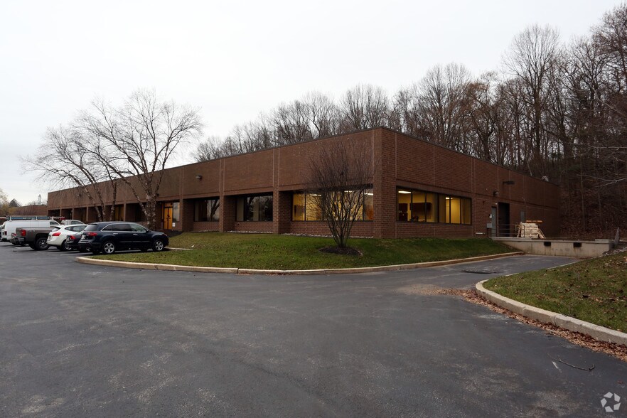 5100 Campus Dr, Plymouth Meeting, PA à louer - Photo du bâtiment - Image 3 de 4