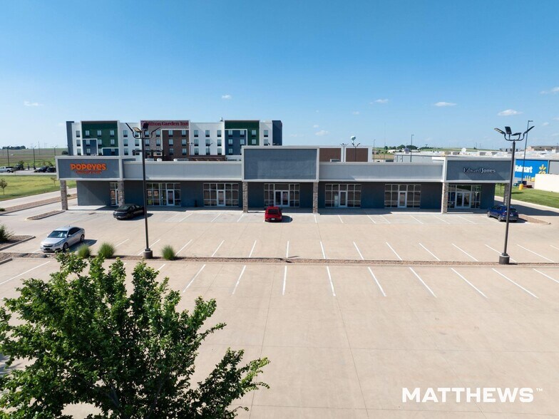 213 W 43rd St, Hays, KS à vendre - Photo du bâtiment - Image 1 de 5