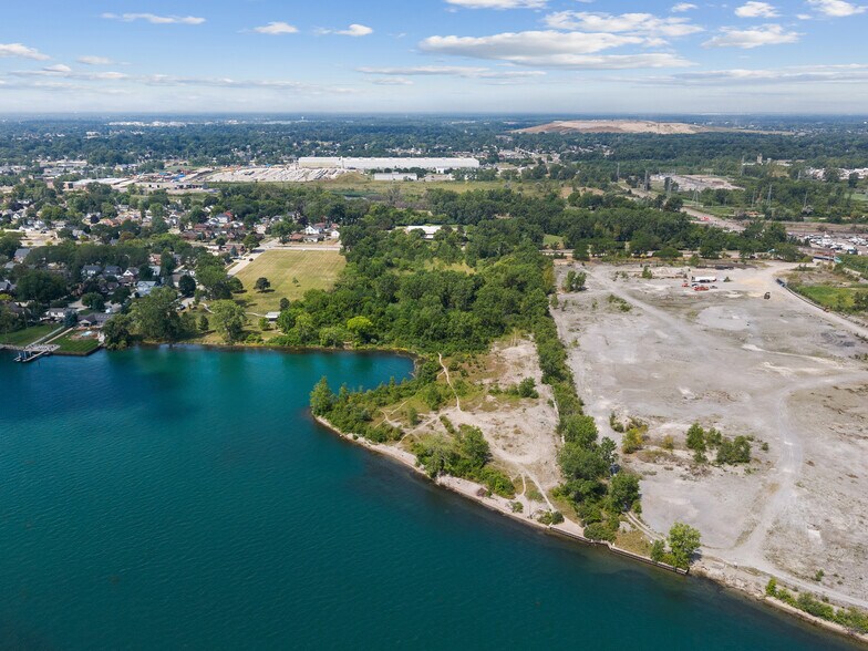 1649 Jefferson Ave, Trenton, MI à vendre - Photo du bâtiment - Image 3 de 5