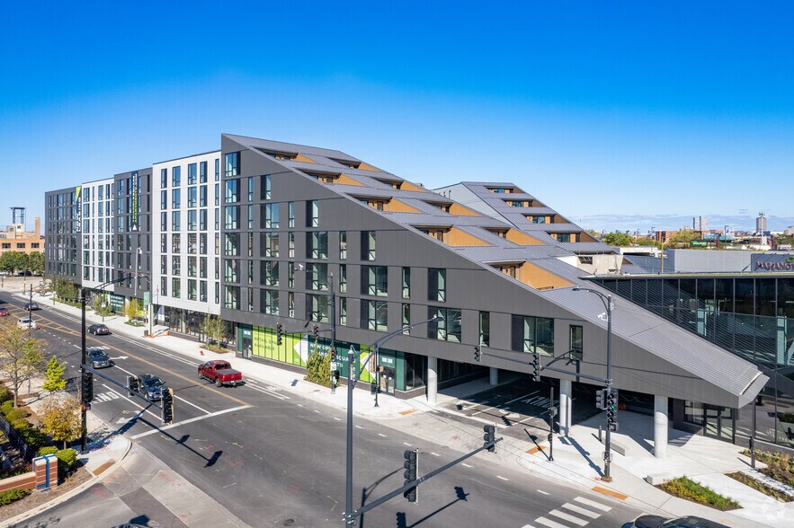 2135 N Elston Ave, Chicago, IL à louer - Photo du bâtiment - Image 3 de 5