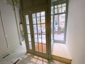 Retail in Barcelona, Barcelona for lease Interior Photo- Image 2 of 14