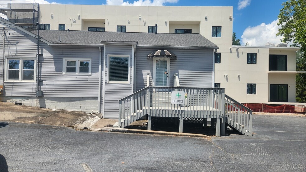 326 Sandy Springs Cir, Atlanta, GA for lease - Building Photo - Image 2 of 4