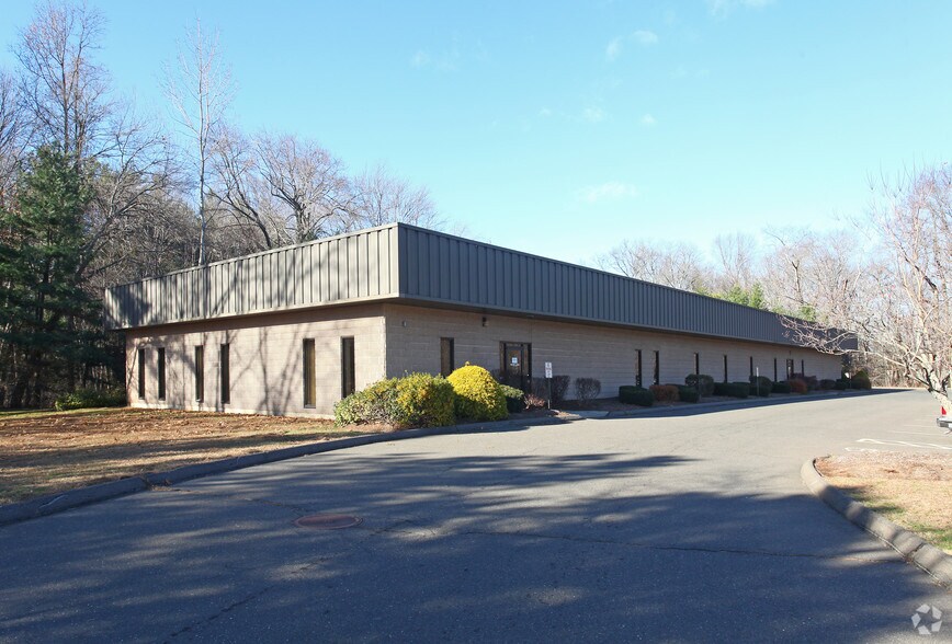 7 Annginna Dr, Enfield, CT à louer - Photo principale - Image 1 de 21
