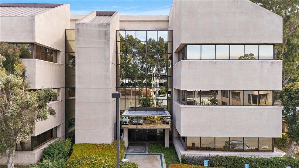 3633 Camino del Rio S, San Diego, CA à louer - Photo du bâtiment - Image 3 de 6