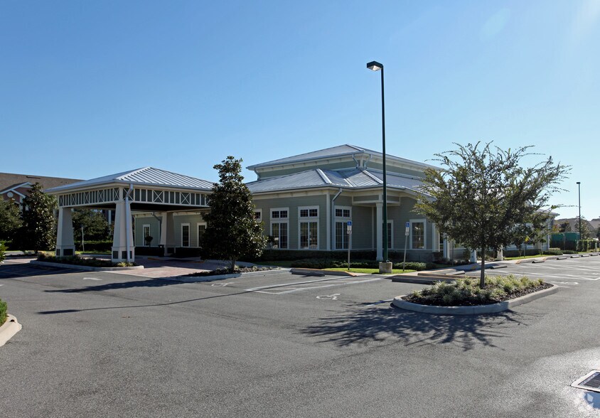 3710 Lake Center Dr, Mount Dora, FL à louer - Photo du bâtiment - Image 3 de 6