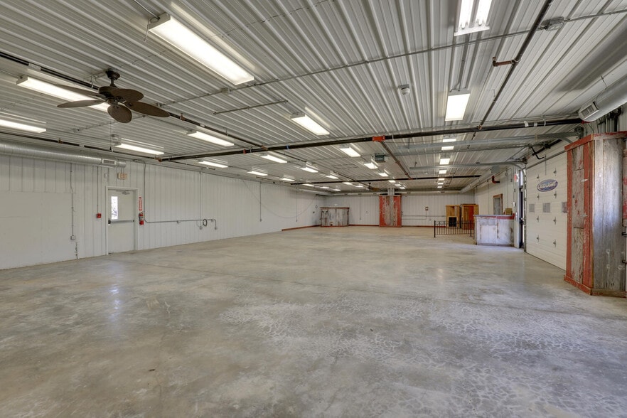 711 S Front St, Quincy, IL for lease - Interior Photo - Image 2 of 10