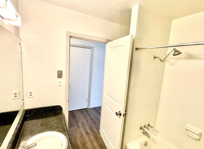 5806 Belmoor Dr, Austin, TX à vendre - Photo du bâtiment - Image 2 de 7