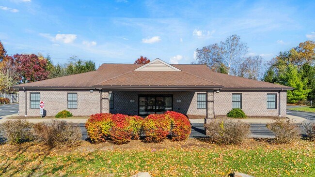 Plus de détails pour 86 Coraopolis Rd, Coraopolis, PA - Bureau/Commerce de détail à louer